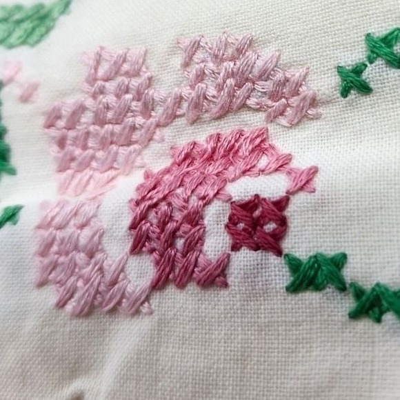 Set of 2 Gorgeous Vintage Handmade Cross Stitch Floral Pillowcases - Picture 1 of 8